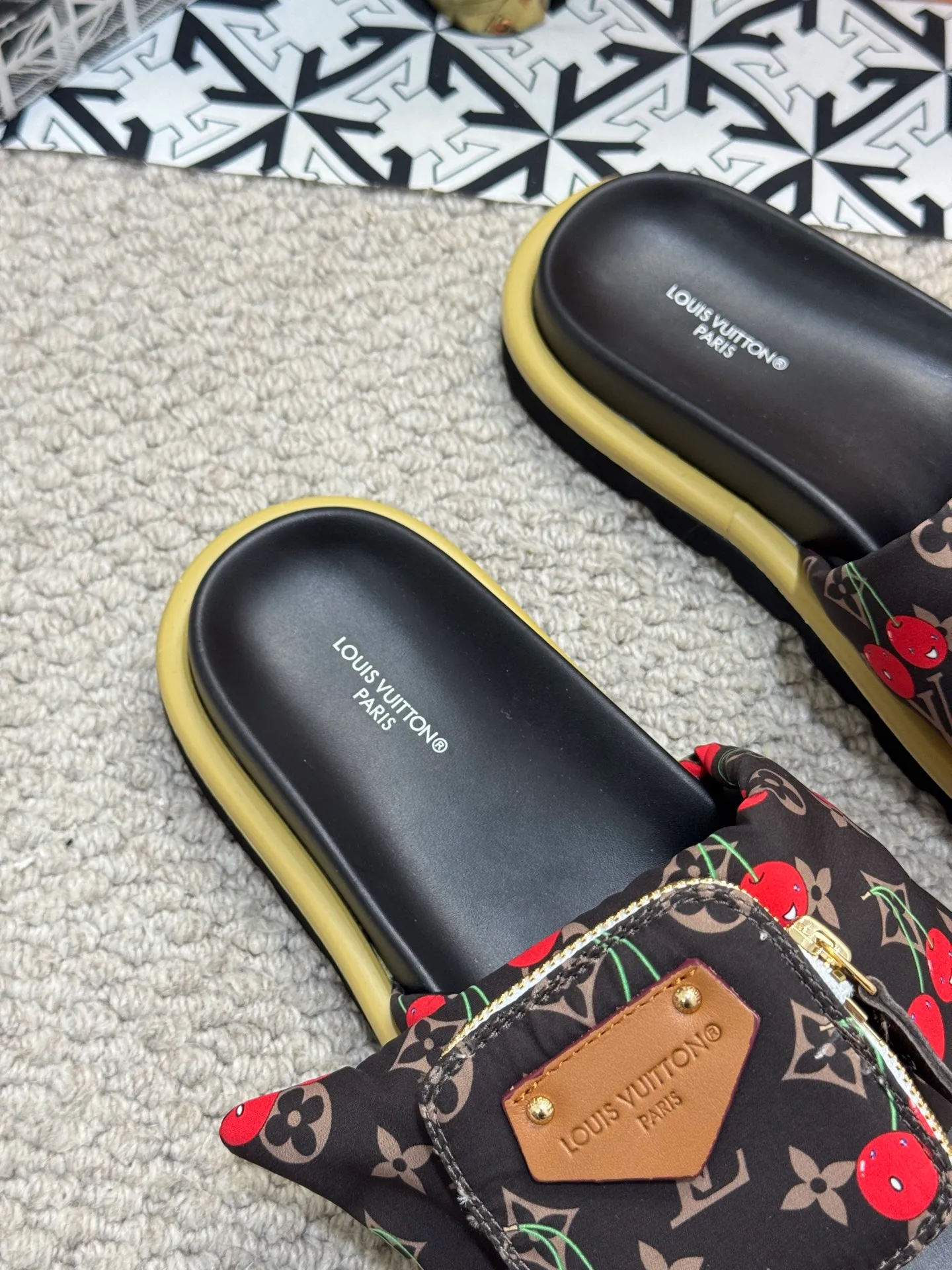 Men's shoes 💰400 [New style] 🦇🦇Top original order [Louis Vuitton] Couple style 👫Spring and summer style🎯🎯As an active family in the fashion industry ⭐ Lv is characterized by bold innovation ⚡Fabric down cloth🔥 Combined outsole, clean and tidy ⚡Fashionable and generous🌹Multiple colors available..Size: 36-44 (45 customized